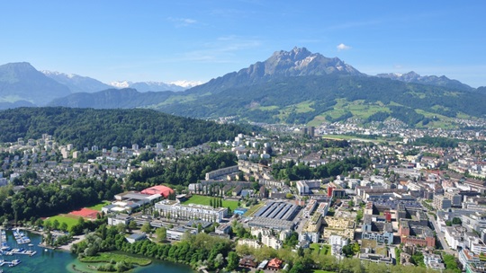Foto von Luzern Tribschen mit Pilatus im Hintergrund